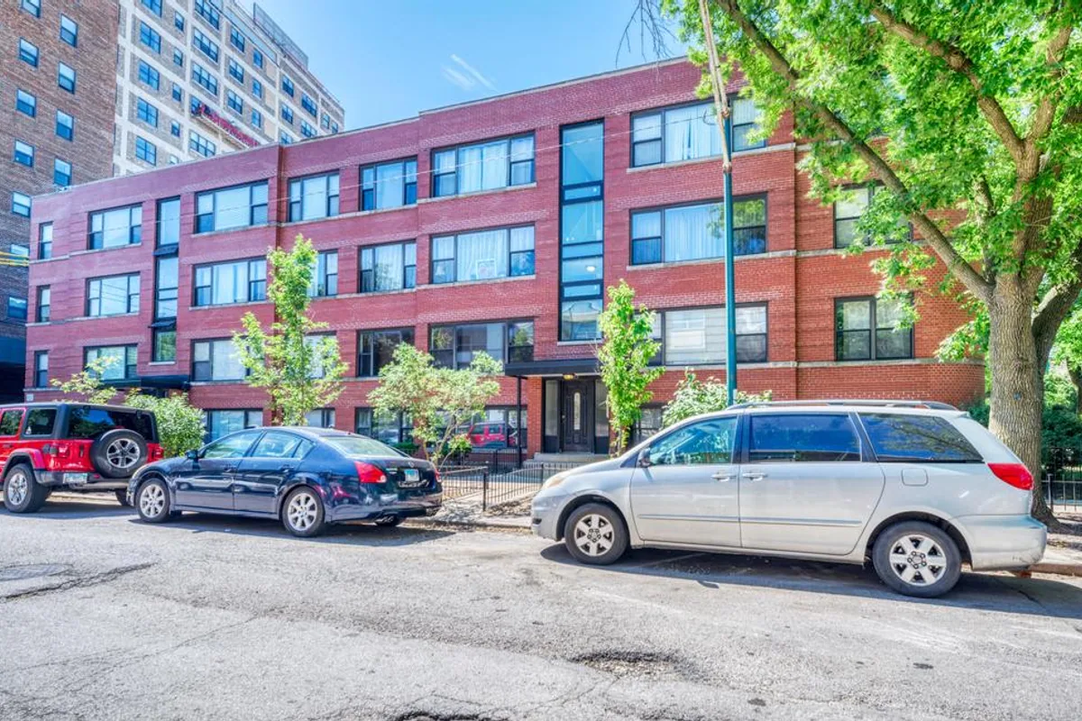 Exterior of 1353 W Fargo Ave Unit GW