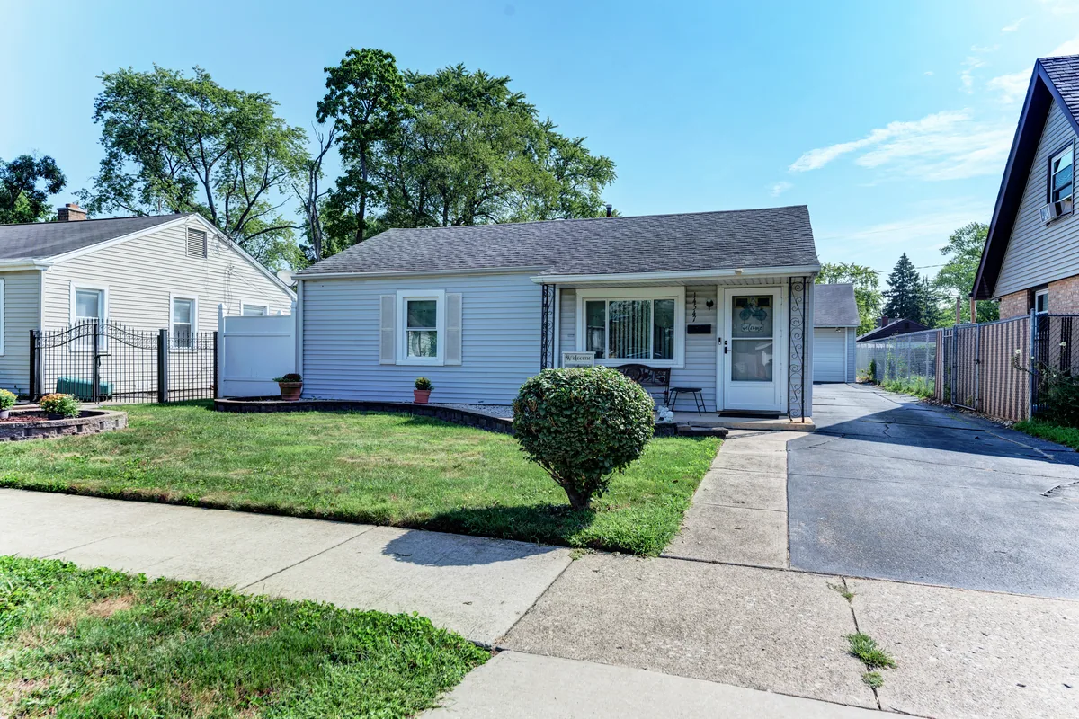 Exterior of 14547 Homan Ave