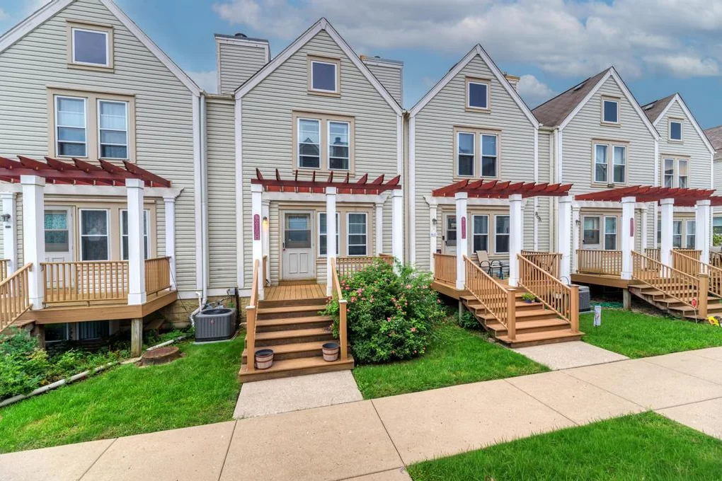 Exterior of 219 N Walnut St Unit H, Bensenville, IL 60106