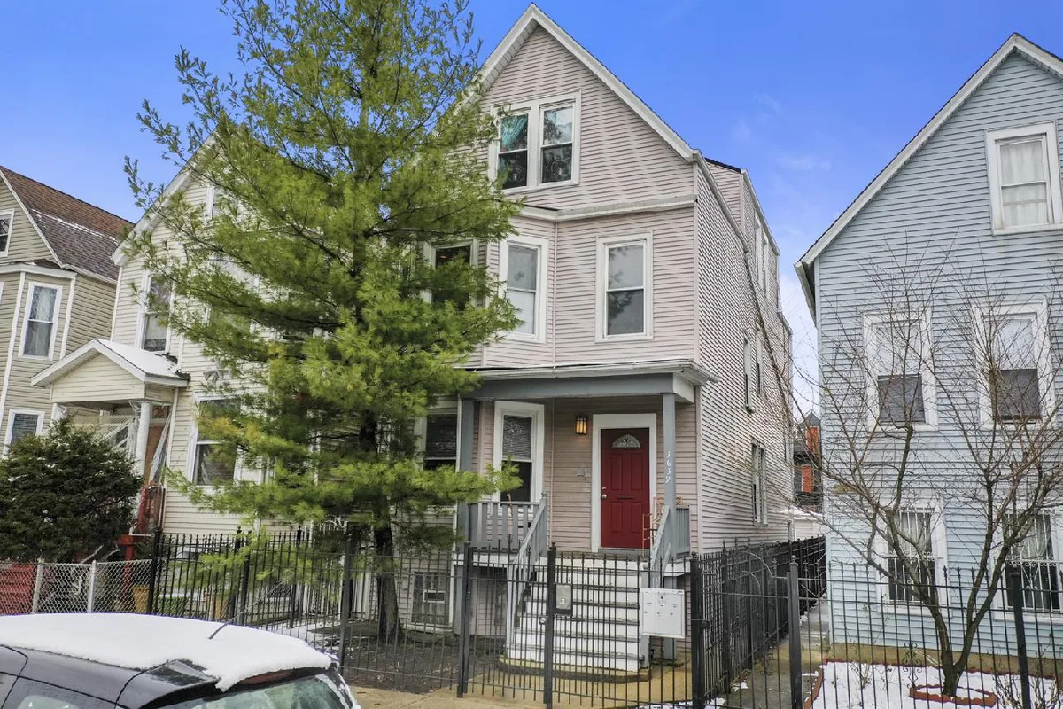 Exterior of 3639 W Palmer St