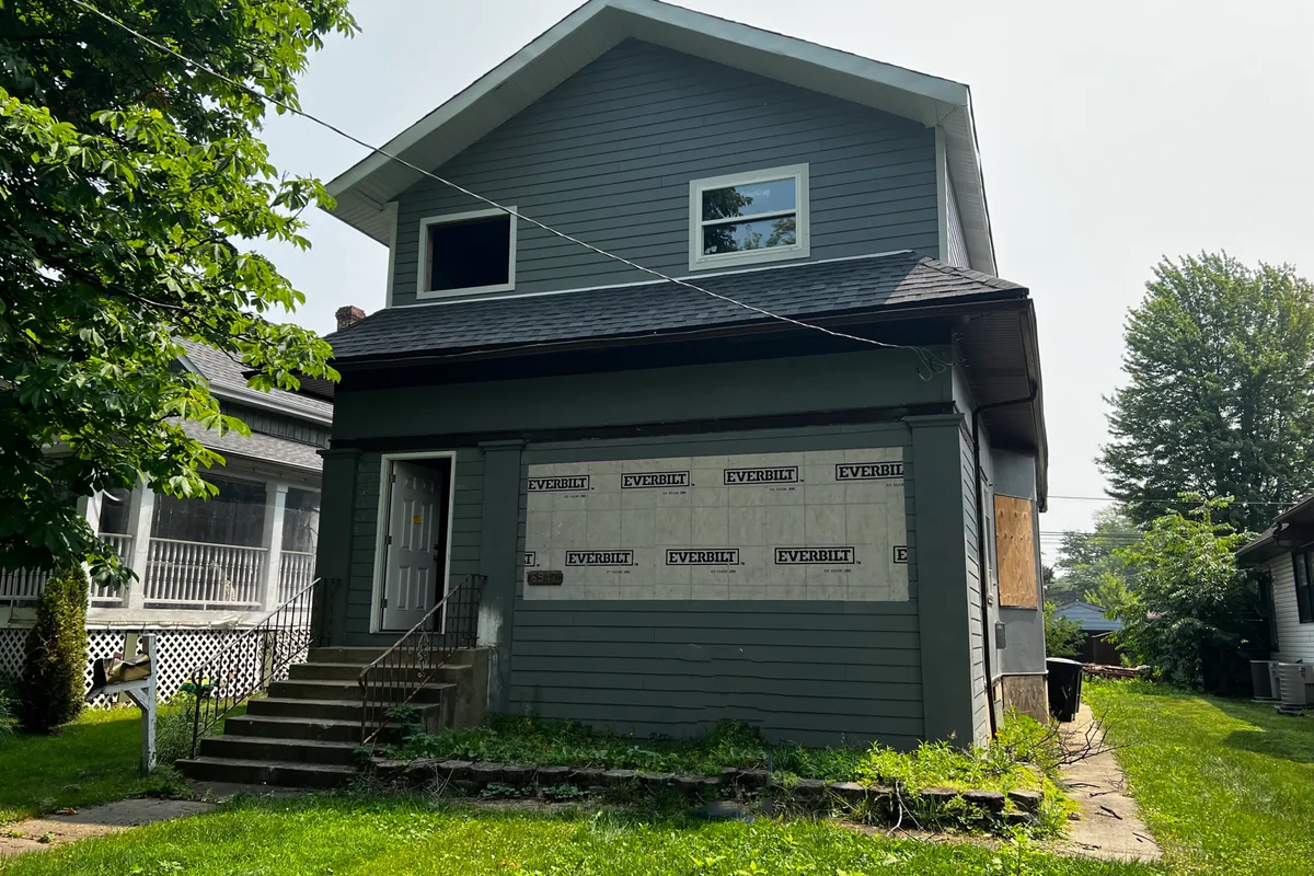 Exterior of 6947 N Overhill Ave